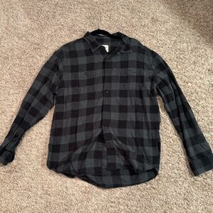 AMERICAN EAGLE BLACK AND GREY PLAID FANNEL SZ XL